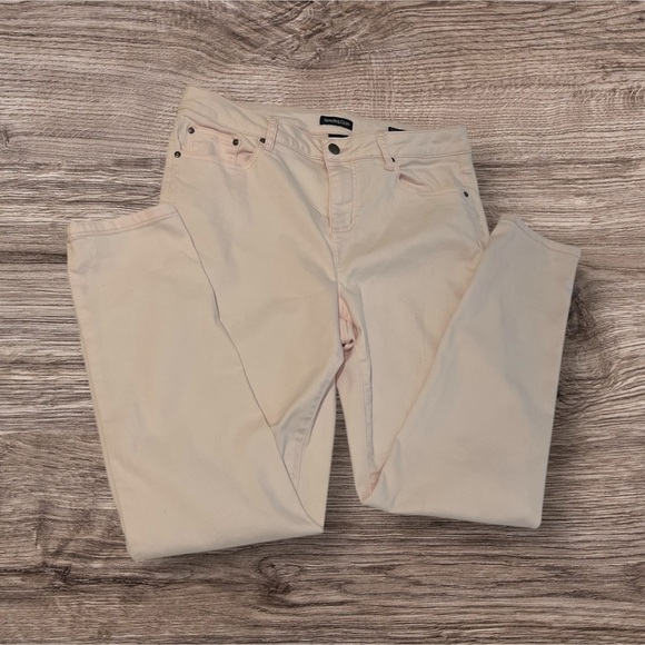 Sleek Pink Skinny Jeans for a Modern Look - Picture 1 of 4